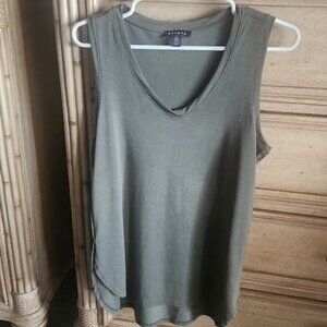 Tribal Contemporary SleevelessTop With V-Neck